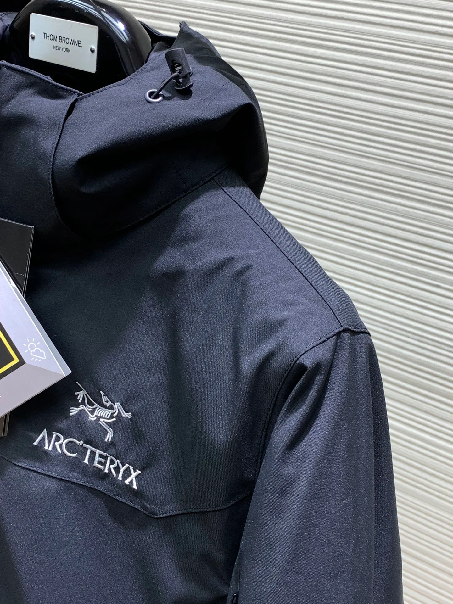 ！ ！ logo ！ BETA LT Series！ARC‘TERYX BETA LT GORE-TEX Jacket-Men's 26844 （Yb 3D ， Tri-Durance ， ） Factory 📃 ， YKK ， ， ， 。 Beta LT ， 。 bluesign@ N 40LGORE-TEX ， Wear-Resistant， 、 Breathable， 。 Storm Hood ， Water Tight ， ， ， 。 ，VISLON ， Velcro ， Zip-in， ARC TERYX BETA： 。 LT ： ， Wear-Resistant。 GORE-TEX： 、 、Breathable 。 BRTA LT Arc’teryx ， ， ， 。 S-3XL Size 。 S 67 108 70。 M 69 112 72。 L 71 116 74。 XL 73 120 76。 2XL 75 124 78。 3XL 77 128 80